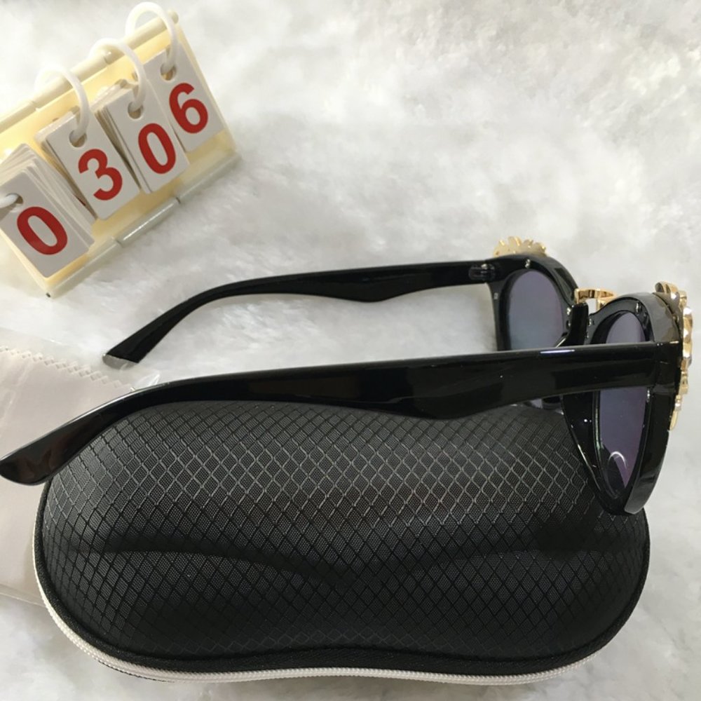 Black Frame Pink Cat Eyes Lens Sunglasses - Picture 2 of 4